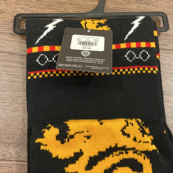 Brand new Harry Potter scarf - Picture 3 of 3